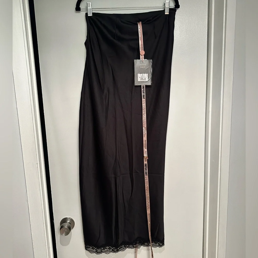 House of CB RUBY NWT Black Satin Lace Trim Midi Skirt Small - Picture 9 of 10